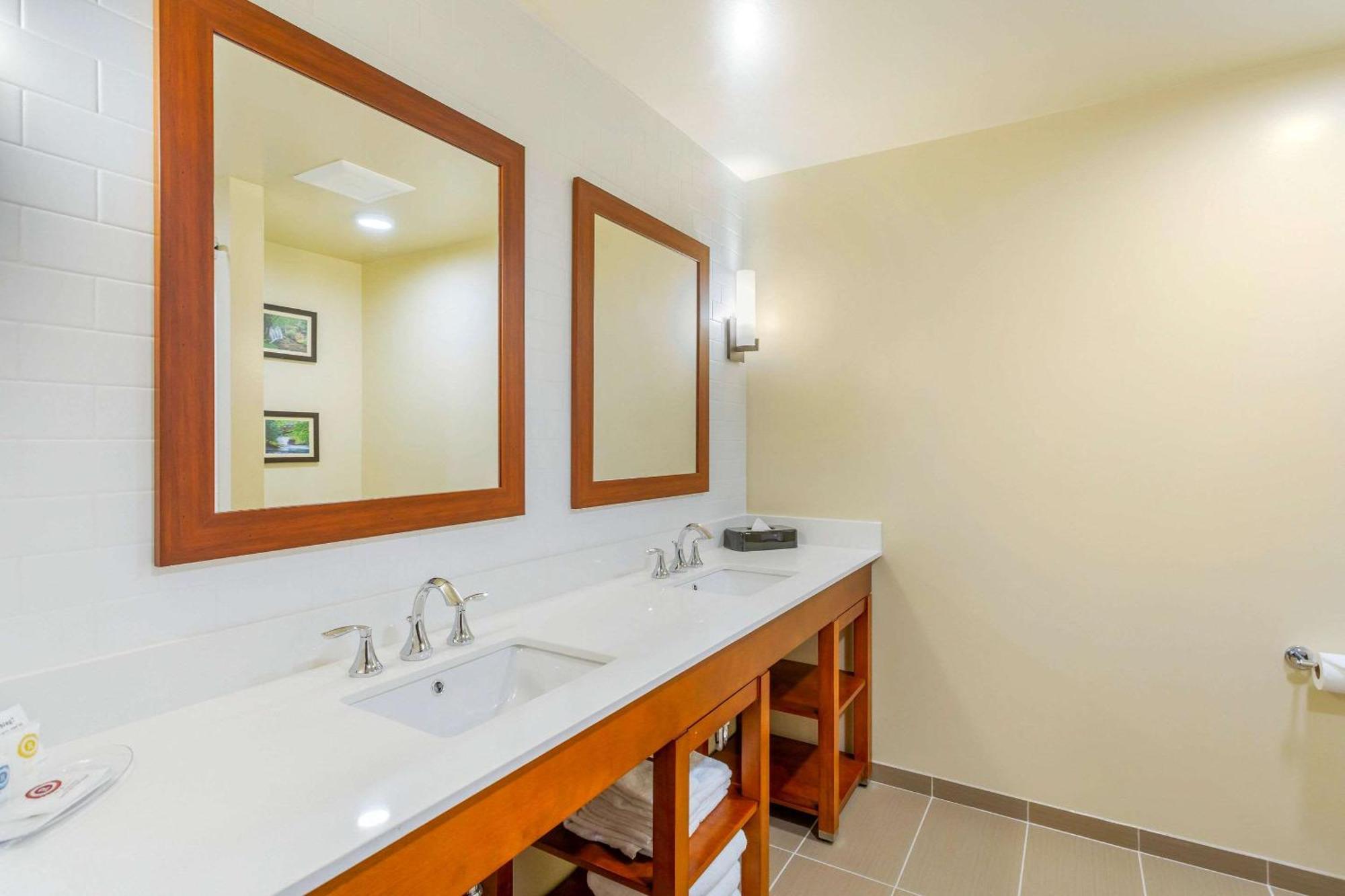 Comfort Suites Burlington Near I-5 Luaran gambar